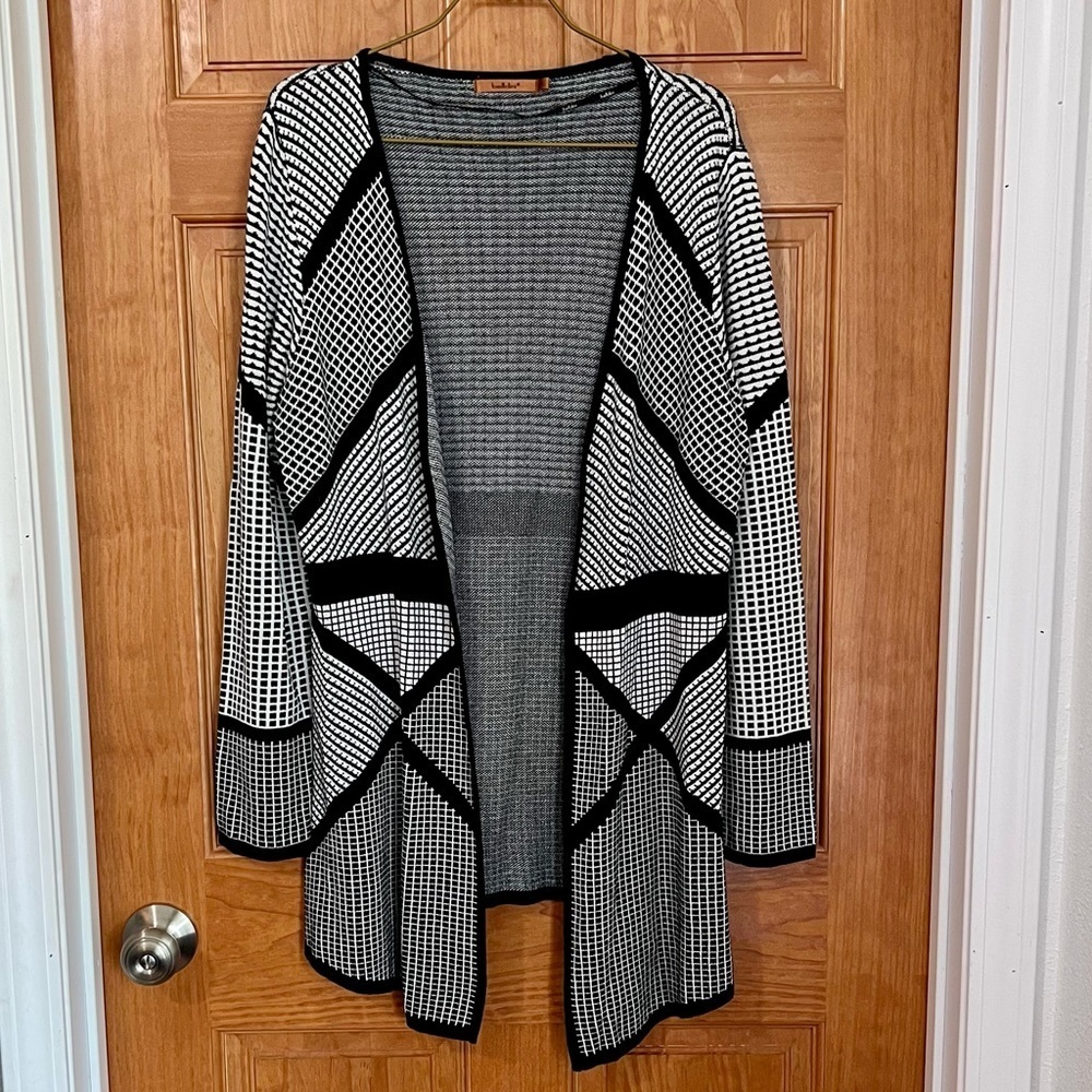 Belldini Monochrome Geometric Cardigan - Picture 3 of 5